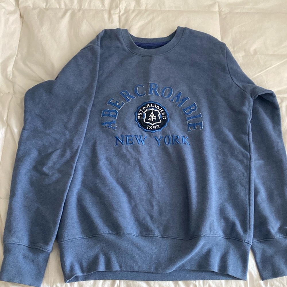 Abercrombie sweater!! On jean blue colour